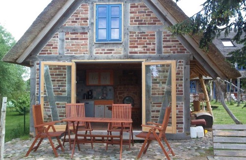 Loissin Apartment | Large vacation apartment in converted old school with WLAN