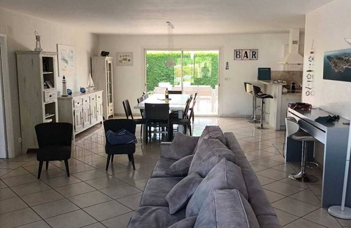 Saint-Augustin Villa | Large villa 12 P 250m2 with swimming pool, pool-house and park of 2300 m2 near beach