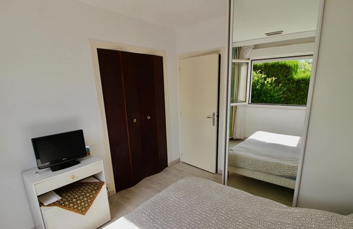 Toulaud House | Large Villa 6 people with swimming pool and green surroundings