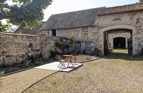 Verneuil-le-Chateau Cottage | Larigaudiereloirevalley: a gîte in castle country near Futuroscope
