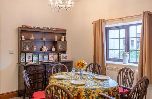 Kirton in Lindsey House | Lark Rise Cottage - 3 White Hoe Farm