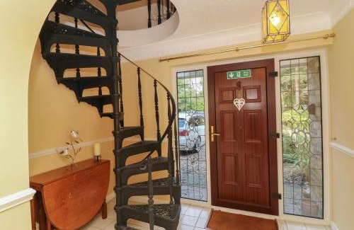 Alford House | Larkspur Cottage