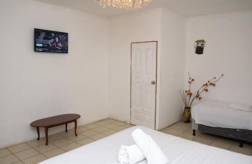 Santa Tecla Hotel | Las Cabañitas