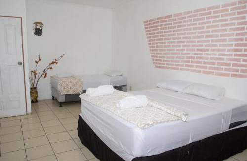 Santa Tecla Hotel | Las Cabañitas