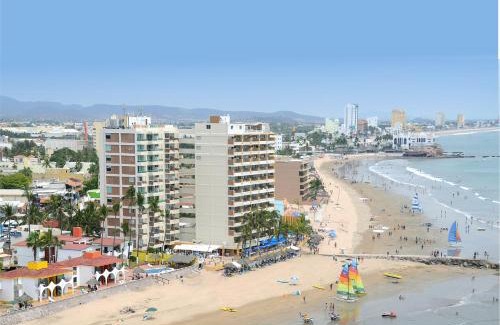 Zona Dorada Resort | Las Flores Beach Resort