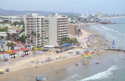Zona Dorada Resort | Las Flores Beach Resort