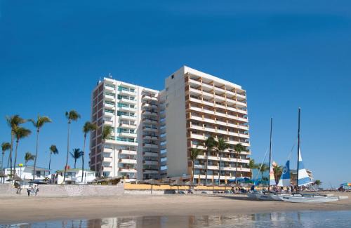 Zona Dorada Resort | Las Flores Beach Resort