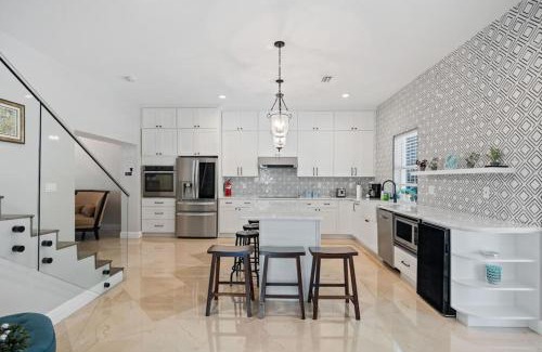 Downtown Fort Lauderdale Villa | Las Olas Villa with HEATED Salt Water Pool
