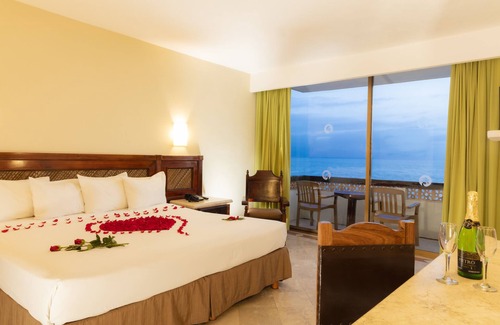 Las Glorias Resort | Las Palmas by the Sea All Inclusive