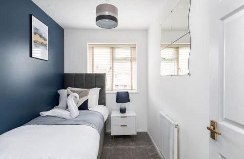 Milton Keynes Apartment | Last min discount - Spacious 3b - Essentials near