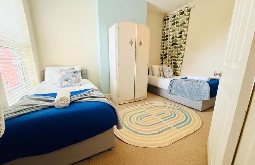 Birmingham Apartment | Last-Minute Reserve l Exclusive Deal l Sleeps Up to 5 l Free Parking l cottage l close to city