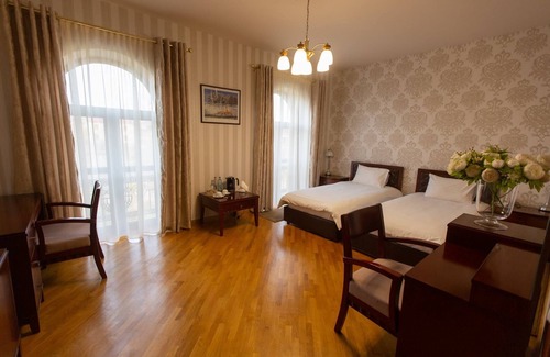 Yerevan Hotel | Latar Hotel Complex