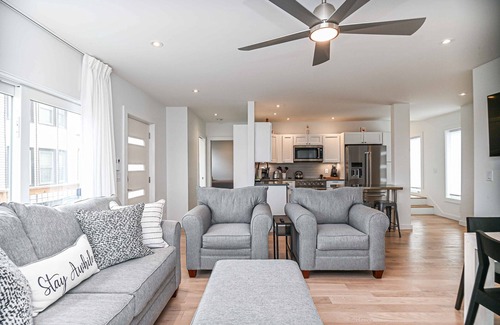 Pine Point House | Latitude Adjustment – Brand-New 3 BDR in Scarborough! Walk to Beach & Dining