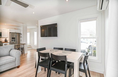 Pine Point House | Latitude Adjustment – Brand-New 3 BDR in Scarborough! Walk to Beach & Dining