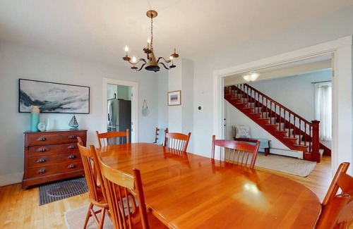 Pemaquid Beach House | Laughton House & Cottages: Steps away from Pemaquid Beach!