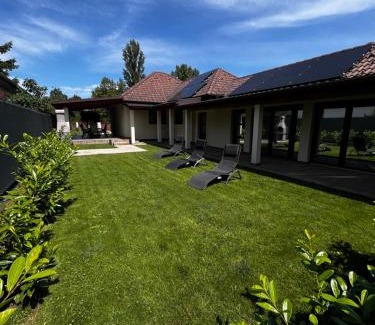 Balatonlelle Villa | Laura Villa
