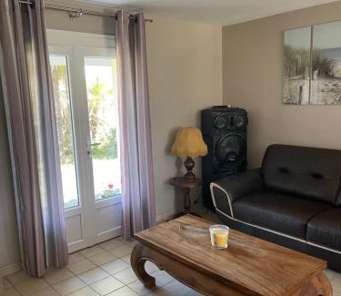 La Faute-sur-Mer House | Laurier rose