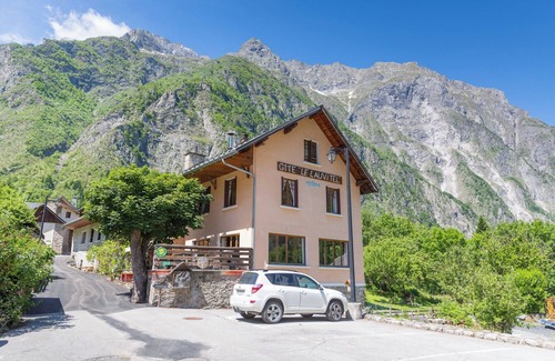 Toiny Ski Chalet | Lauvitel Lodge is close to three epic ski resorts!