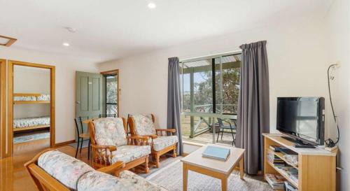 Middleton House | Lavender 63 Burgar Rd Middleton - Linen Included