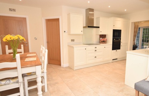 Kilnwick Cottage | LAVENDER COTTAGE, pet friendly, with open fire in Market Weighton