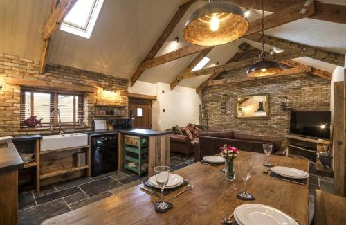 Tiers Cross House | Lavender - Luxurious Barn Conversion - Blossom Farm