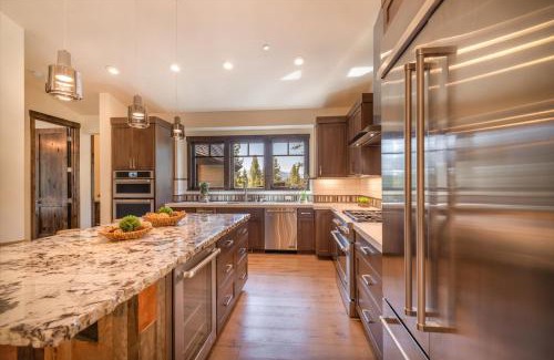 Truckee House | Lavish 4 BR in Gray's Crossing
