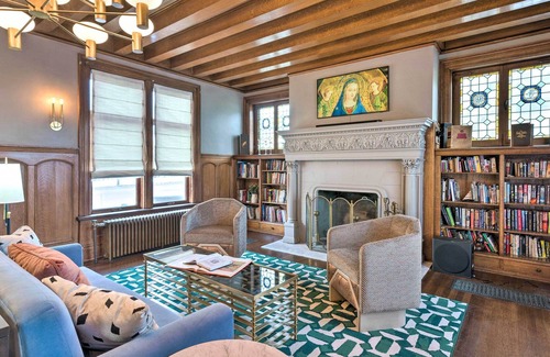 Near East Columbus Villa | Lavish Columbus Villa w/ Gym, Spa & Speakeasy!