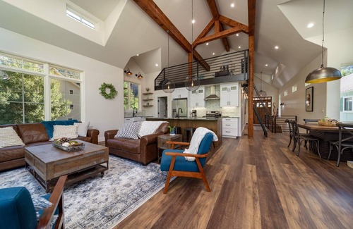 Ouray House | Lavish Ouray Downtown Getaway