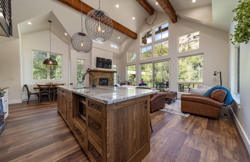 Ouray House | Lavish Ouray Downtown Getaway