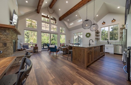Ouray House | Lavish Ouray Downtown Getaway