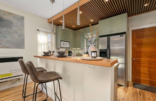 Martinez Park House | Lavish Retreat in Old Town - Walk Everywhere!