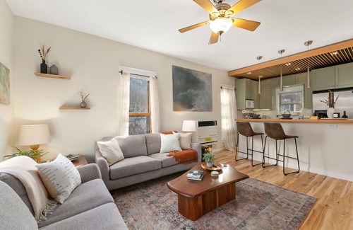 Martinez Park House | Lavish Retreat in Old Town - Walk Everywhere!