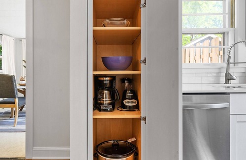 Hopkins House | Lavishly Renovated Family Friendly Home for You!