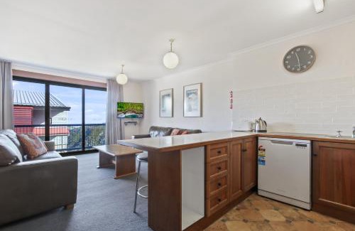 Hotham Heights Apartment | Lawlers 23