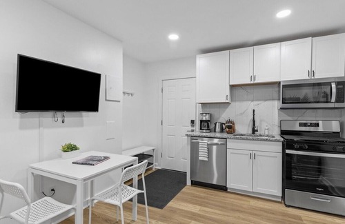 Lawrenceville Apartment | Lawrenceville/Central @2 Stylish &Quiet 1BD w/Prkg