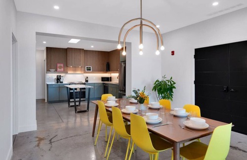 Phoenix Hill Apartment | Lay Low Tempo Highlands - NULU 4BR Balcony