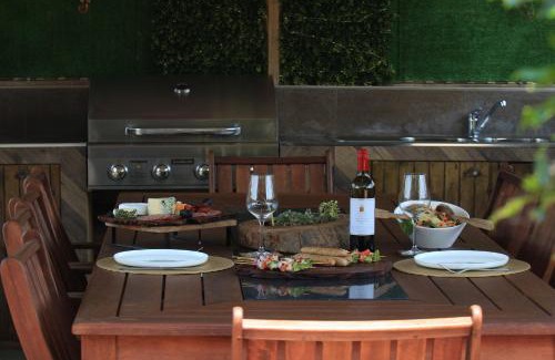 Lakes Entrance Apartment | Lazy Acre Log Cabins