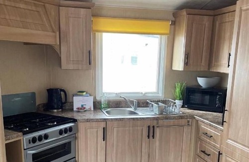 Hamworthy House | Lazy Bear 25 Arne View Seaside home with great views, full kitchen&strong Wi-Fi.