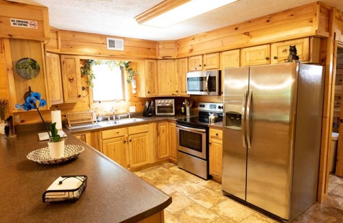 Gatlinburg - Pigeon Forge Cabin | Lazy Bear Cabin w/Breathtaking Views!