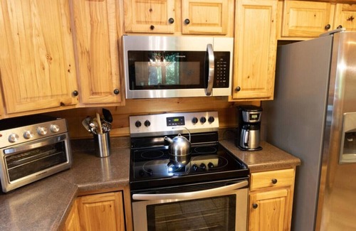 Gatlinburg - Pigeon Forge Cabin | Lazy Bear Cabin w/Breathtaking Views!
