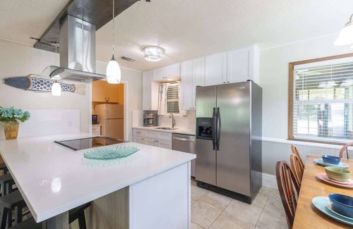 Kingsland House | Lazy Cove Waterfront Getaway on Lake Lbj!