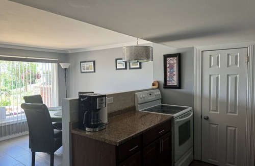 Prince Edward Apartment | LAZY DAYZ Sunset Views and 2 minutes drive to Picton Main Street