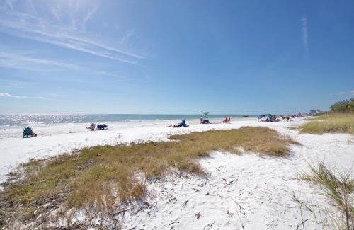 Mid Island House | Lazy Daze By Sun Palace Vacations