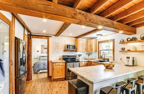 Deposit House | Lazy Lake House. A Superior 3-bedroom Catskills Waterfront Retreat.