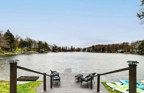 Deposit House | Lazy Lake House. A Superior 3-bedroom Catskills Waterfront Retreat.