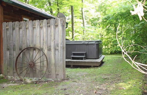 South Bloomingville Cabin | Lazy Lane Cabins - Lazy Lane