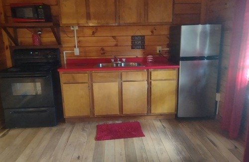 McArthur Cabin | Lazy Lane Cabins - Fisherman's Dream