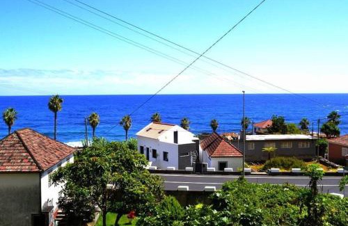 Porto Moniz Apartment | Lazy Lizard Studio
