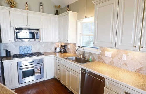 Golden Meadow House | Lazy Moose - Island Realty Bayview