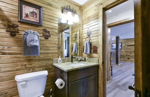 Branson Cedars Cabin | Lazy River Lodge | 5 Bed, 5 Bath